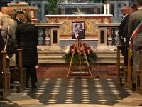 La pioggia non rovina l’omaggio a Bongusto, artista che amava la gente