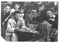 Non gli abbiamo risparmiato l’invidia per chi ce l’ha fatta, restituiamo a Fred ciò che è giusto