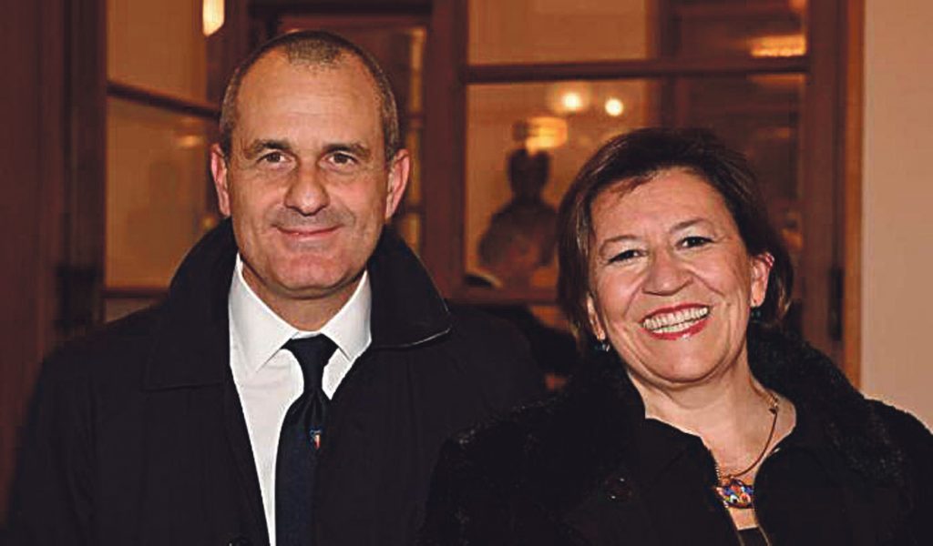 La notte ha portato consiglio: Trenta e il marito lasciano la casa di lusso