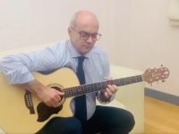 Spaghetti, pollo…. L’omaggio musicale di Toma a Fred