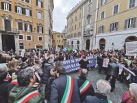 Balduzzi, i comitati cantano vittoria: la piazza è servita