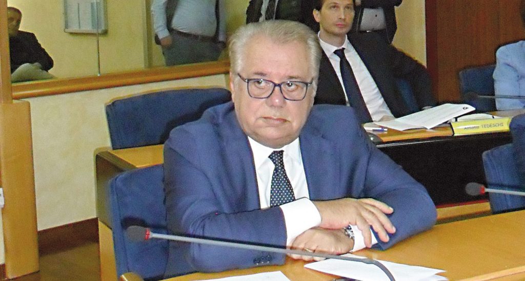 Iorio non molla la presa: trasporti, 8 anni di incapacità e buco da 30 milioni