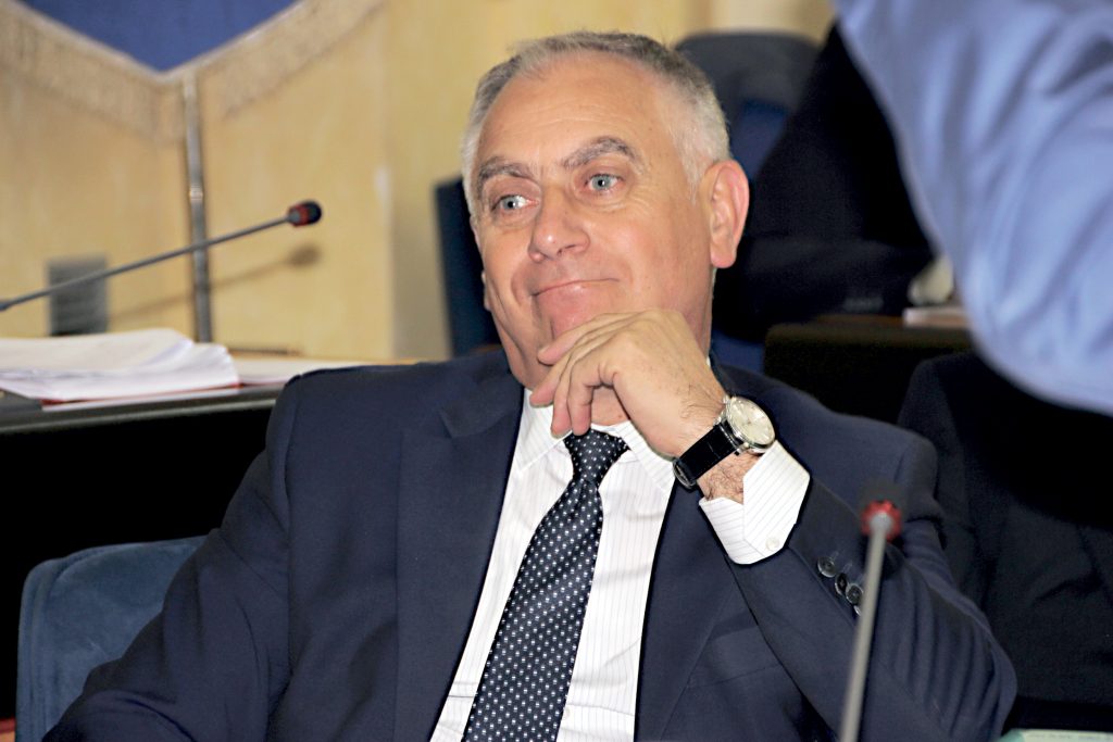 Trasporto pubblico, Niro ‘sbotta’ e attacca Iorio: alza la polvere per confondere