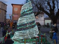 Cercemaggiore, un vecchio monumento torna a vivere con l’albero del riciclo