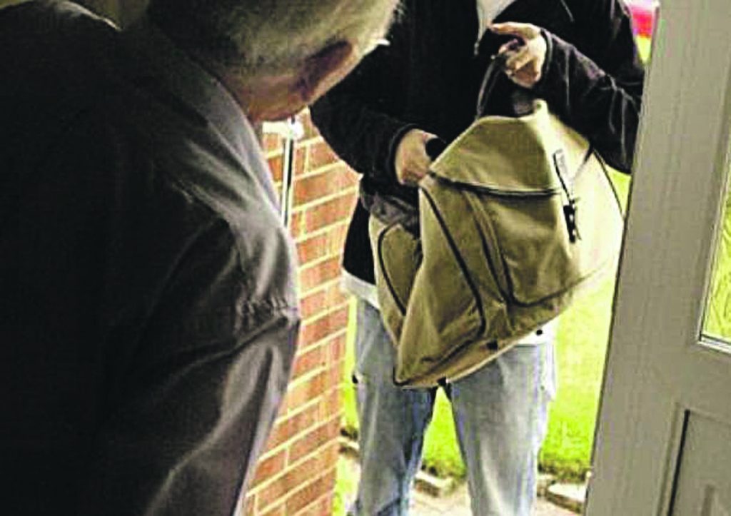 «Dobbiamo sostituire il pacemaker», finte dipendenti comunali truffano un anziano a Campodipietra