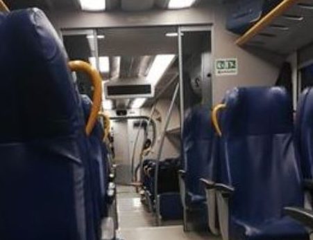 Fulmine danneggia la linea, treno bloccato a Cantalupo