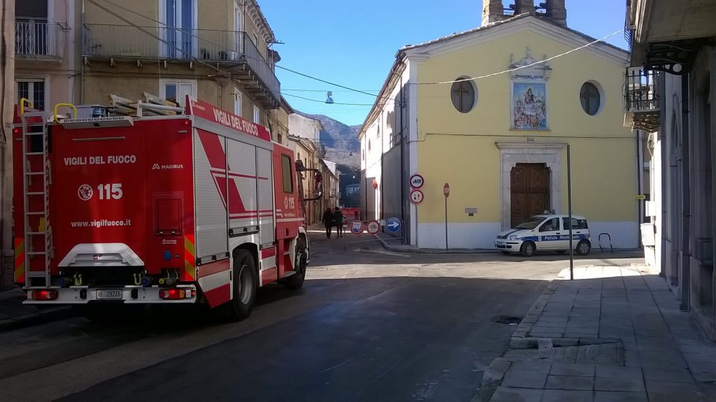 Benzina nei tombini a Bojano, l’odore invade le abitazioni: panico in via Ugone