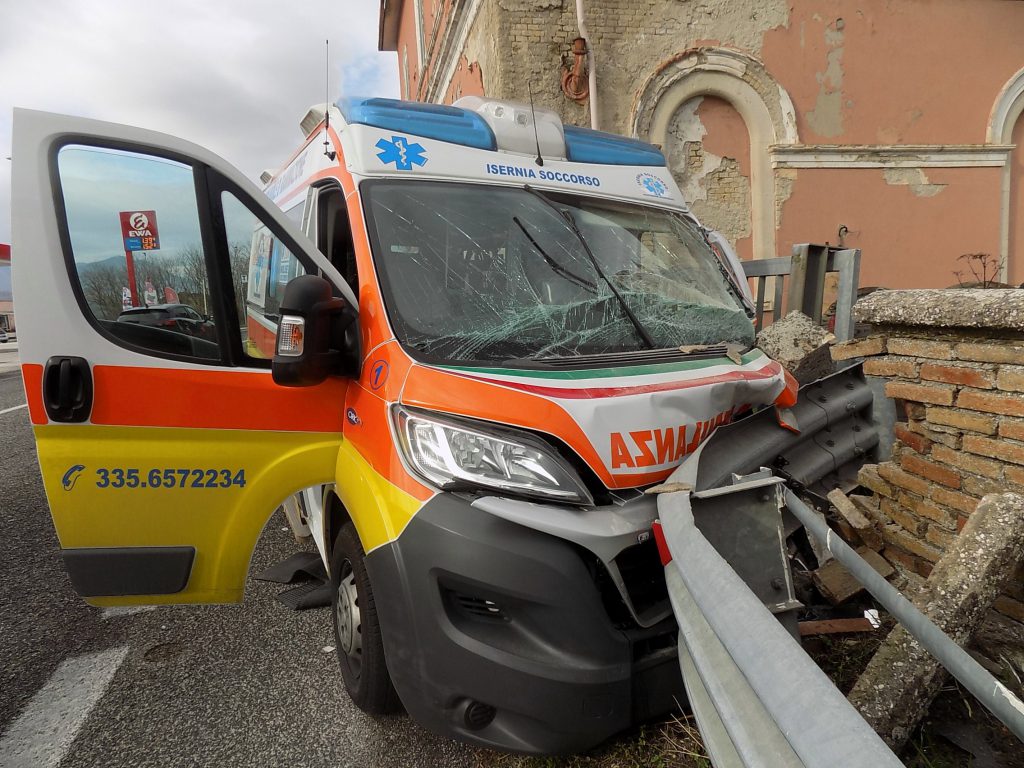 Isernia, colto da infarto mentre guida l’ambulanza: autista viene indagato per omicidio stradale