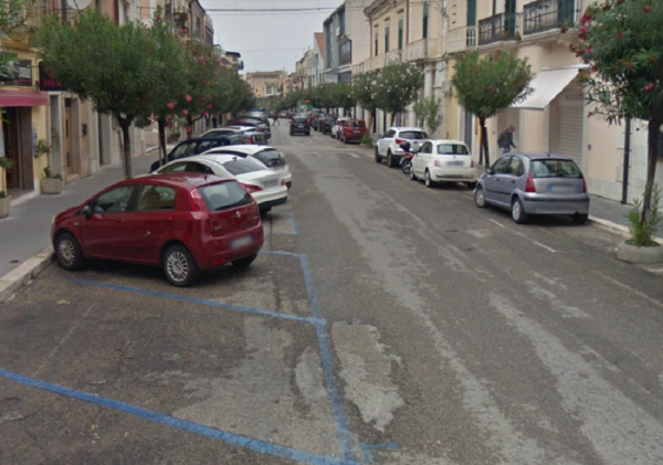 Chiede l’elemosina davanti al market, immigrato pestato in pieno centro a Termoli