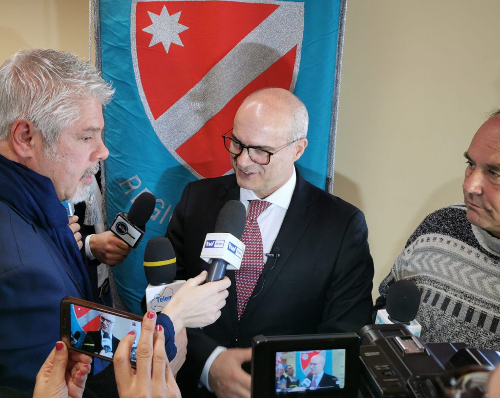 Il rimpasto scatena appetiti, Toma ora frena: non ho fretta