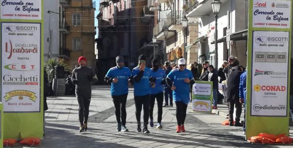 ‘Correndo con la Befana’: in 150 hanno animato le vie del borgo a Isernia