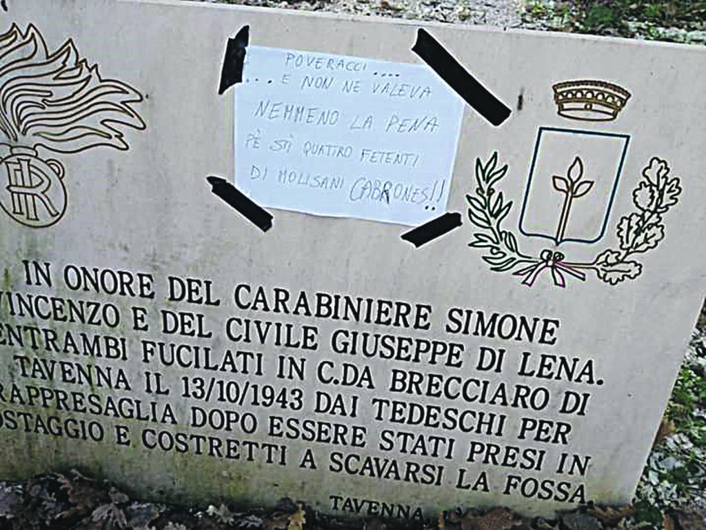 Offese alla memoria delle vittime a Tavenna