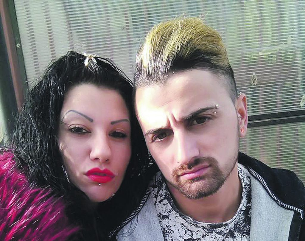 Picchiò la figlia di 22 mesi della compagna, chiuse le indagini: indagata anche la madre della bimba