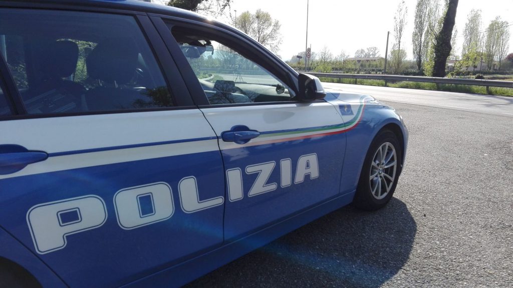 Portone incendiato nella notte a Sant’Agapito, la Polizia arresta un 47enne con l’accusa di stalking