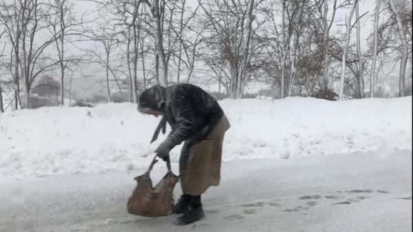 Frosolone, anziana sotto la bufera rischia l’assideramento: salvata dal vigile urbano