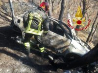 Assalto al portavalori dell’Ivri al bivio di Salcito, fallito il colpo i banditi incendiano l’auto
