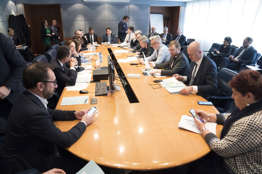 Dopo gli scontri, tregua fra governo e Regioni: in arrivo una nuova ordinanza di Palazzo Vitale