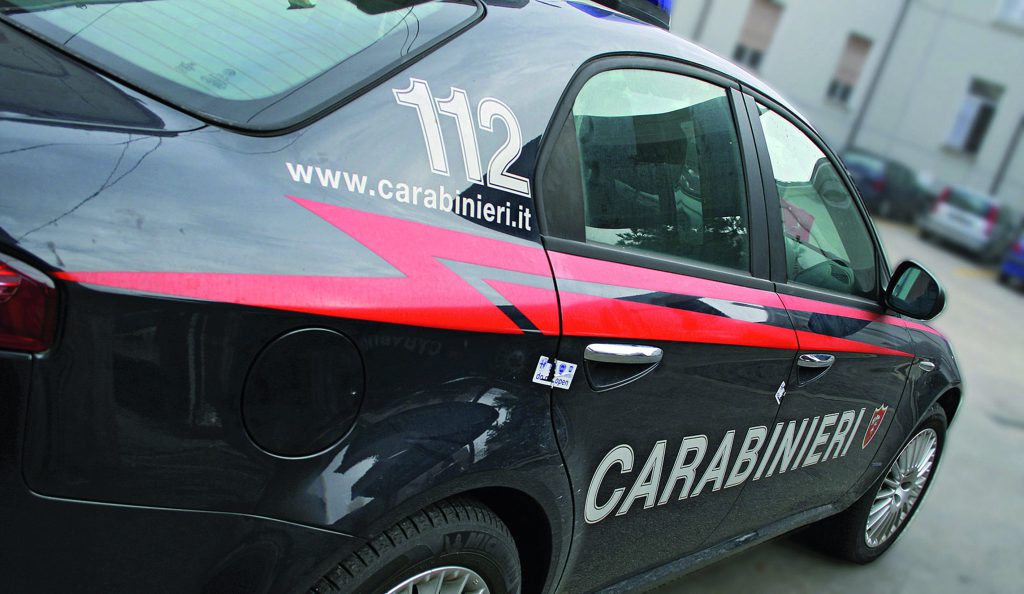Pettoranello, 33 kg di marijuana e 550 piantine in una serra: arrestati marito e moglie