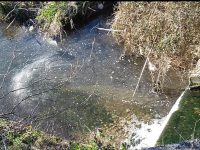 Schiuma nel torrente Rava, ancora casi di sversamento nell’acqua