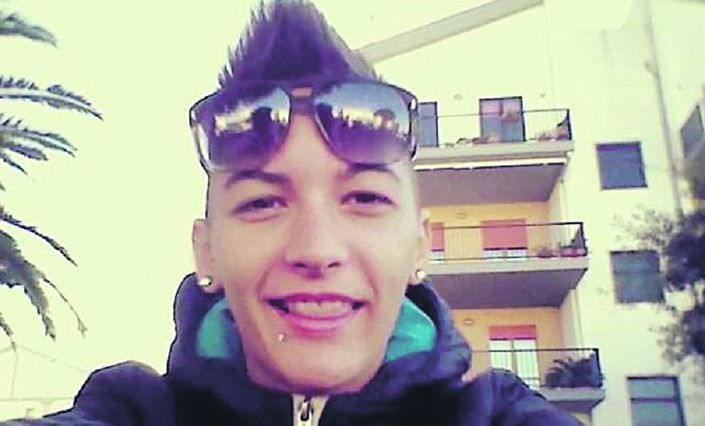 Il calcio molisano ricorda Valentina, a Torremaggiore funerali tra ali di folla