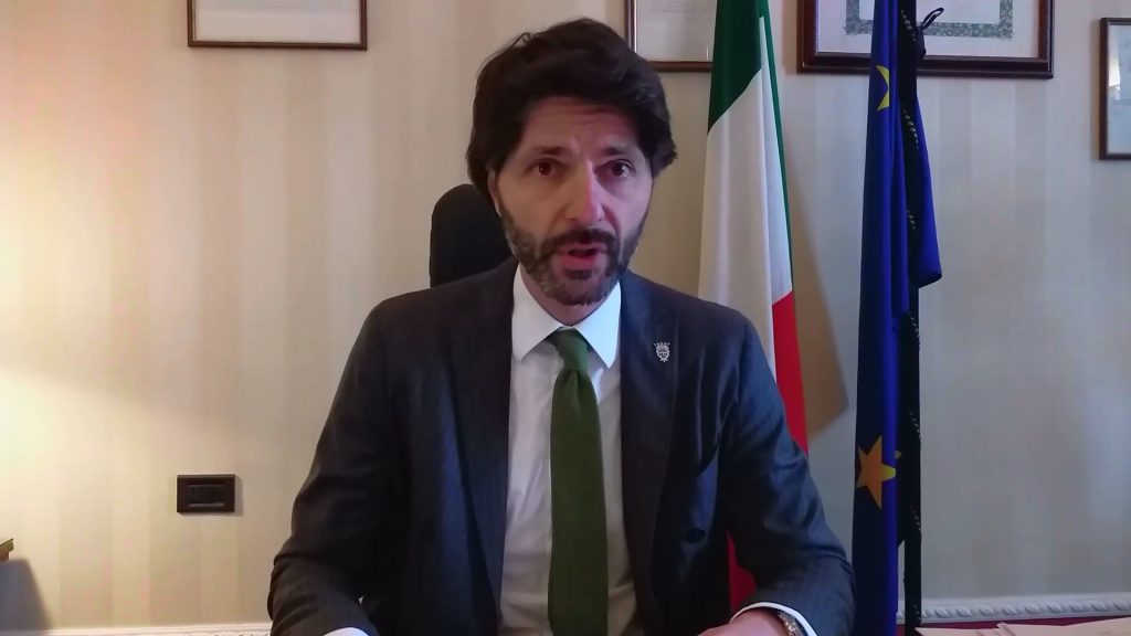 Dai disinfettanti alla distanza di sicurezza, ecco le misure rivolte ai commercianti