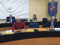 Covid-19 arriva a quota 132, sale la tensione a Palazzo: «Giustini cambi il decreto»