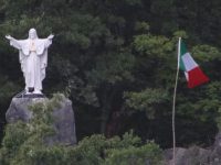 Incredibile a Pozzilli: ricorso contro il Cristo Redentore, il diacono rimuove la statua