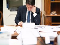 Zona rossa in tutta Italia, Conte al Paese: «Non c’è più tempo, restiamo a casa»