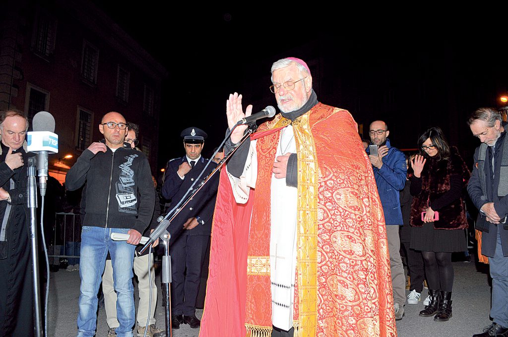 Messe a porte chiuse e veglie per i medici, la Pasqua ai tempi del Covid