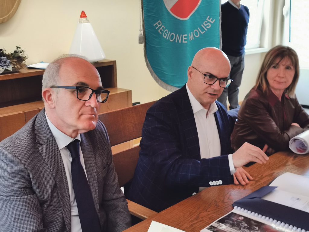 Mascherine, scorta sufficiente in magazzino ma scarseggiano le tute: ne servono 750 al giorno