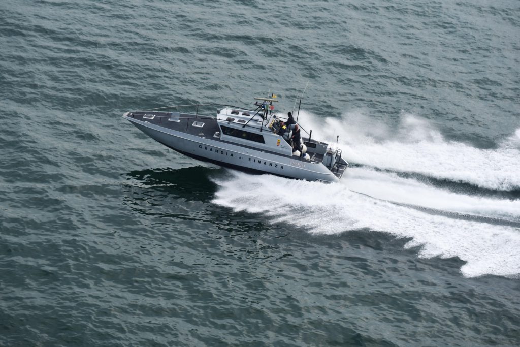 Termoli, a spasso nel Suv sulla spiaggia: due persone stangate dalla Finanza