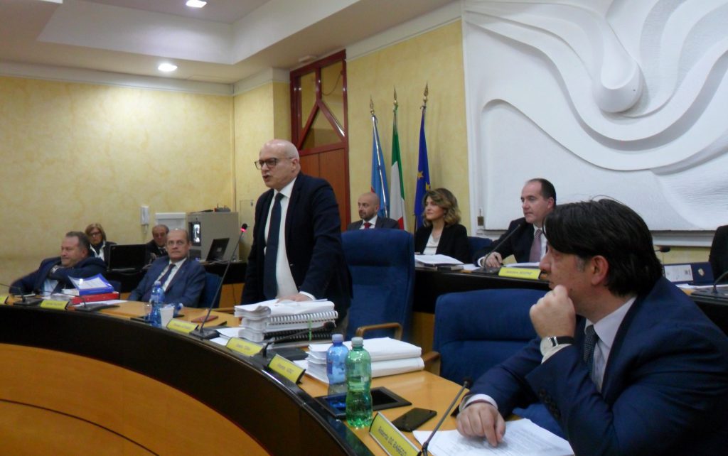 Surrogati ‘bye bye’, l’addio nel maxiemendamento: al via la maratona in Aula