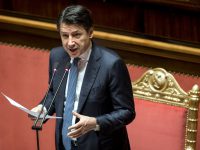 Dpi e distanziamento fino al vaccino, Conte: decreto da 50 miliardi