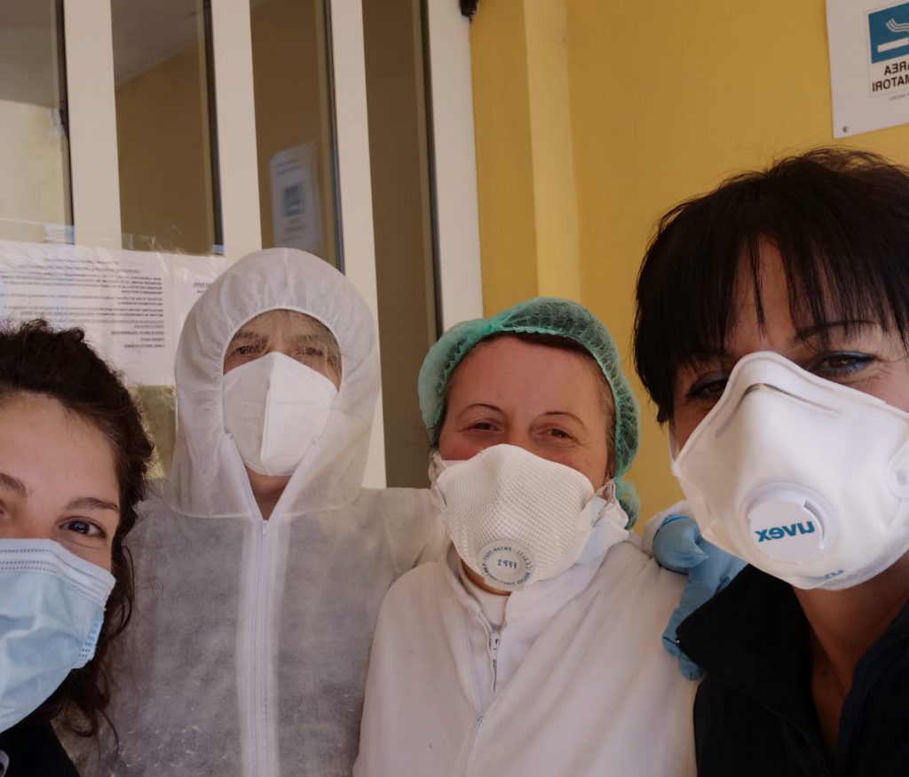 Il cuore grande di Marta: a caccia di camici e mascherine per i colleghi