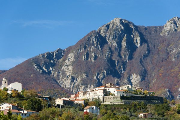 Scapoli, dipendente Asrem positivo: allerta in paese