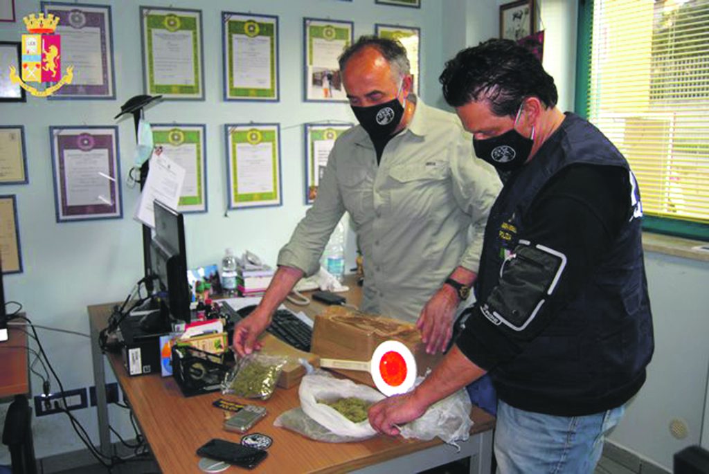 Marijuana nel pacco consegnato dal corriere, 22enne di Isernia in manette