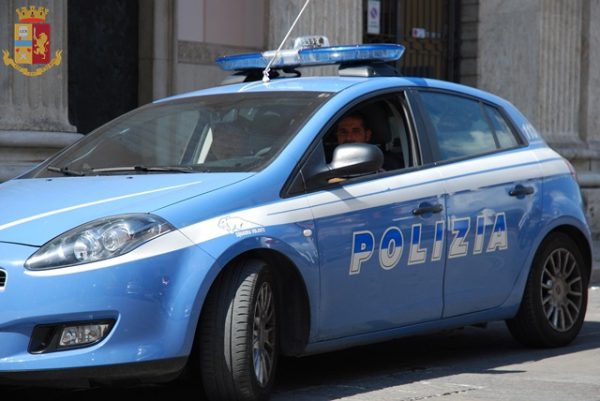 Isernia, rimane con l’auto in panne mentre va in ospedale: soccorso da due poliziotti