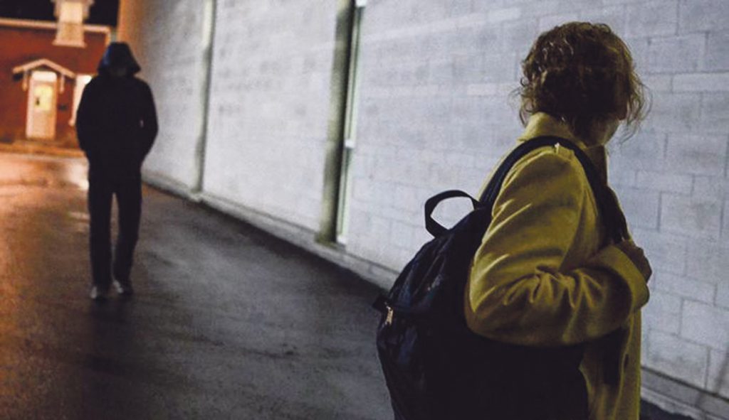 Lei lo lascia, ma lui non si rassegna e la perseguita ovunque: stalker allontanato