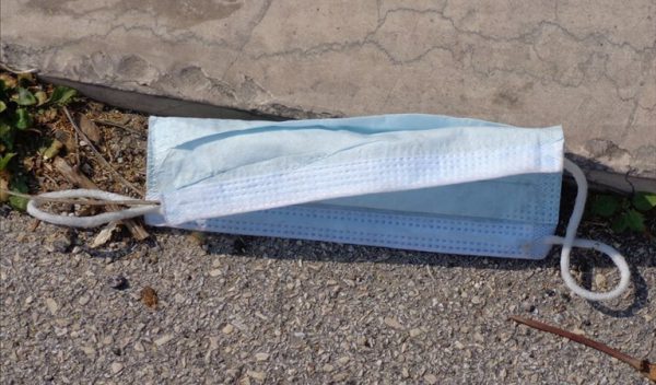 A Termoli mascherine e guanti non si gettano via: la sanzione è doppia
