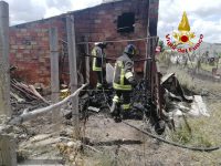 Termoli, casolare va in fumo: Vigili del fuoco salvano un 84enne