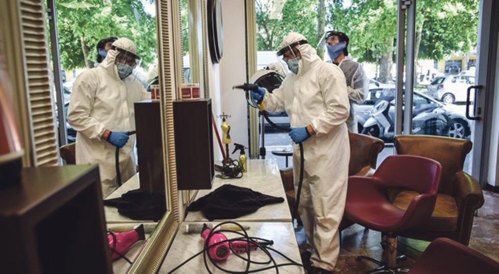 Prenotazione obbligatoria e attrezzi monouso: coiffeur ed estetiste ai tempi del Covid