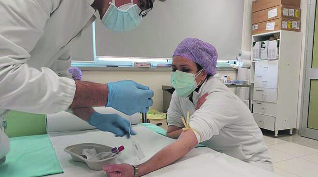 Il contatto della Croce rossa, poi l’appuntamento per il prelievo