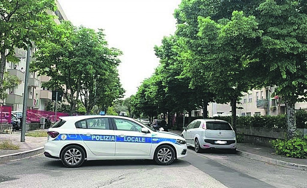 A Vasto scoppia il focolaio collegato al rito funebre, 14 rom positivi in un solo palazzo