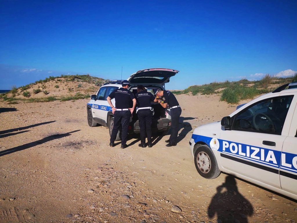 Campomarino, non si può prendere il sole: multati 4 giovani