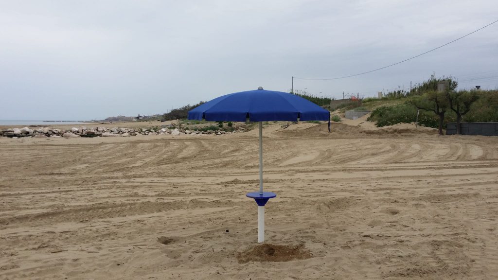 Linee guida sulle spiagge, si prenota e distanti 5 metri