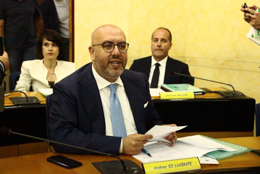 Maggioranza, prove di dialogo ma i ribelli sono tentati dalle urne: una svolta, o meglio chiudere qui