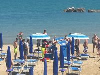 Termoli, infarto sotto l’ombrellone: 57enne defibrillata sulla spiaggia dal 118