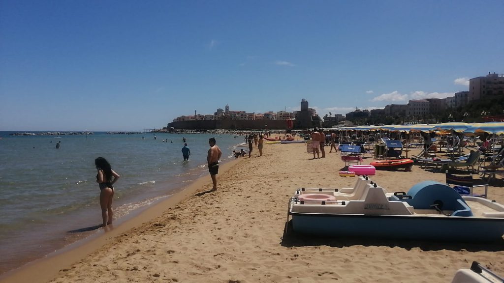 Sib contro i furbetti degli ombrelloni, Spina: «Rispettare le regole»