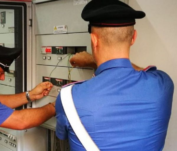 Termoli, rubava energia elettrica al vicino: furbetto del contatore denunciato dai Carabinieri