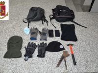 Campobasso, prima tentano un furto in centro poi aggrediscono gli agenti: in 2 in manette